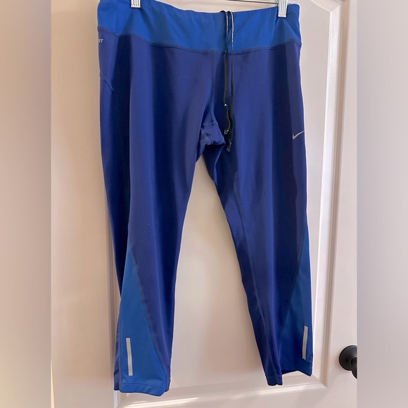 Nike Pants - Nike Athletic Cropped Leggings Women’s XL